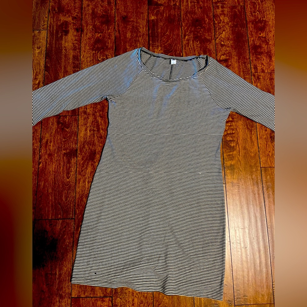 Women’s large Old Navy dress.